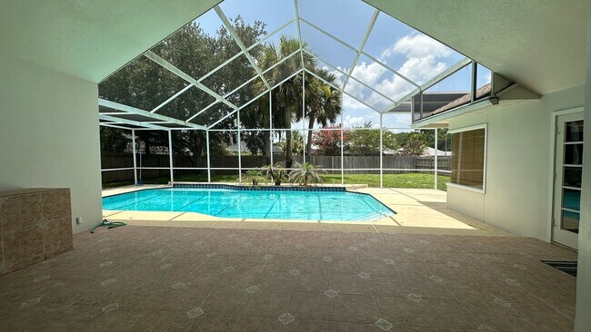 Building Photo - 935 Shriver Cir