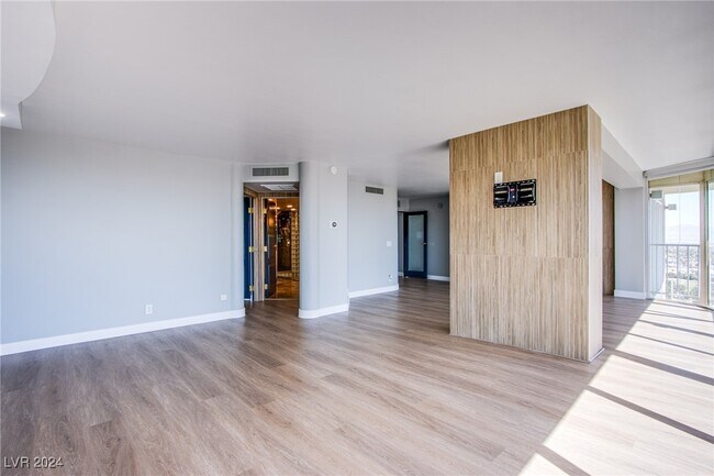 Building Photo - 3111 Bel Air Dr