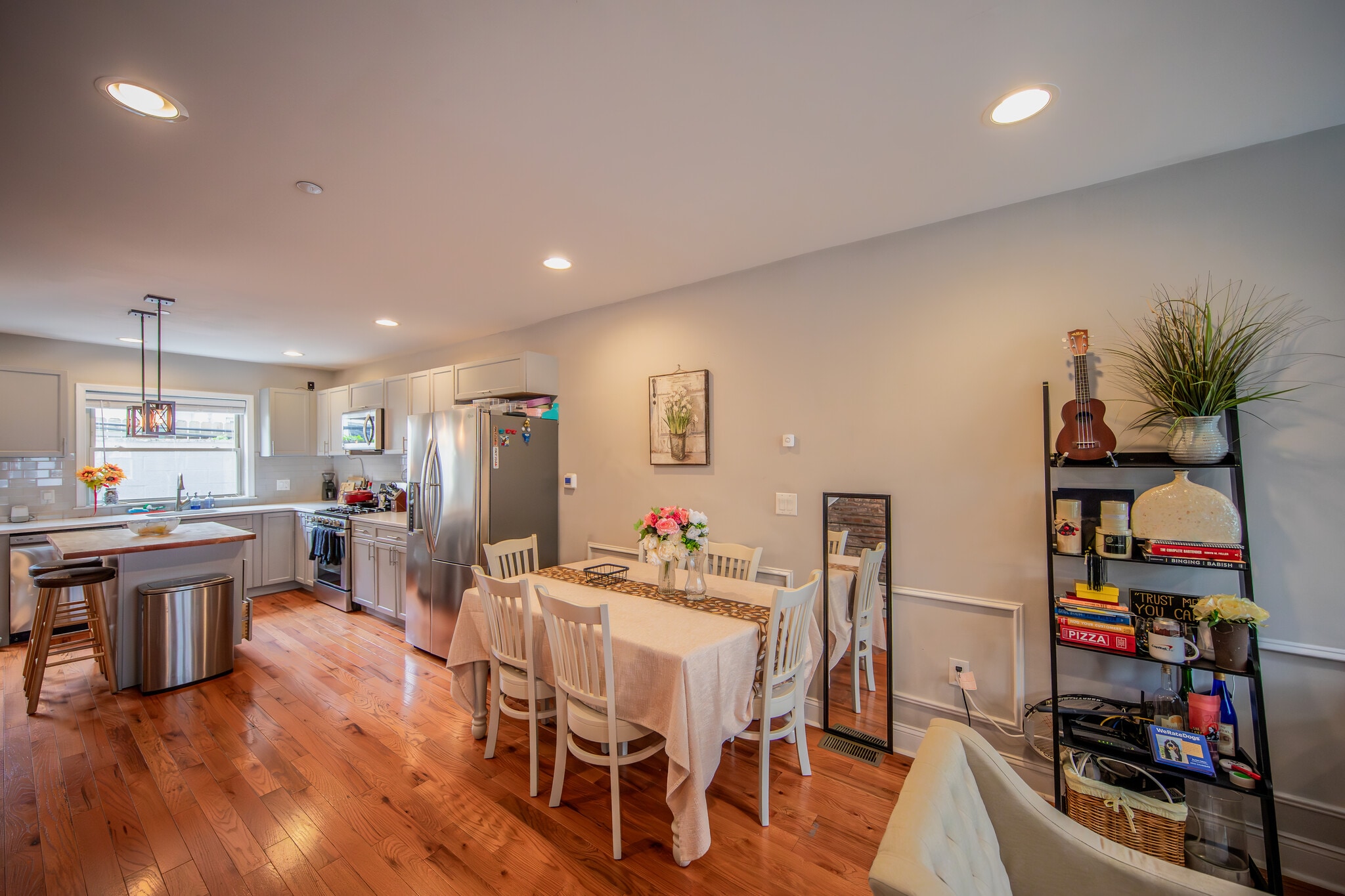 Dinning room - 2137 Sears St