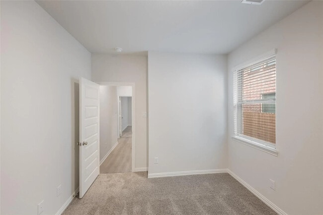Building Photo - 3940 Mercedes Bend