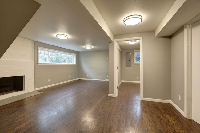 Building Photo - Beautiful 4bd, 2.5ba Home by Marymoor Park...