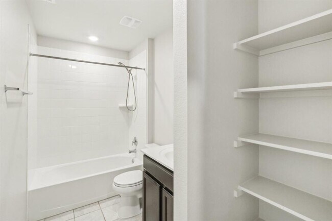 Building Photo - 9701 Kensley Rose Dr