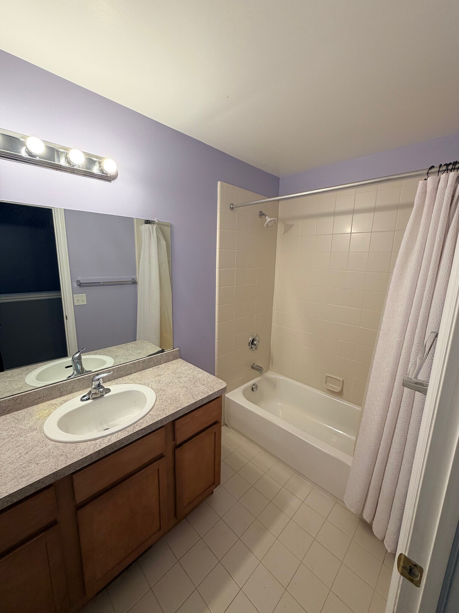 Building Photo - 5647 Hampshire Ln