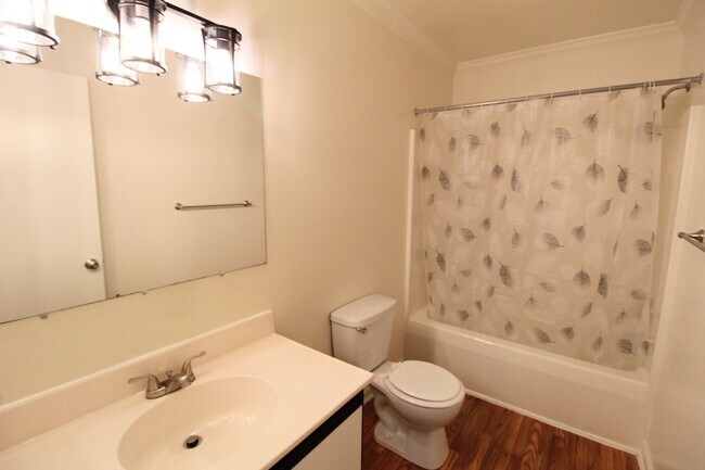 Building Photo - 520 Pheasant Run Cir
