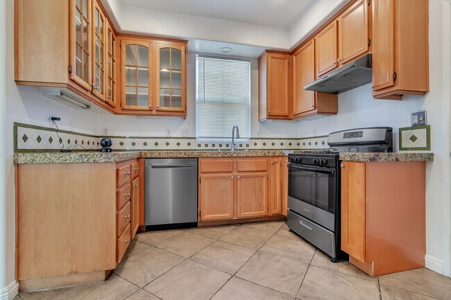 Building Photo - 8798 Nozay Ln