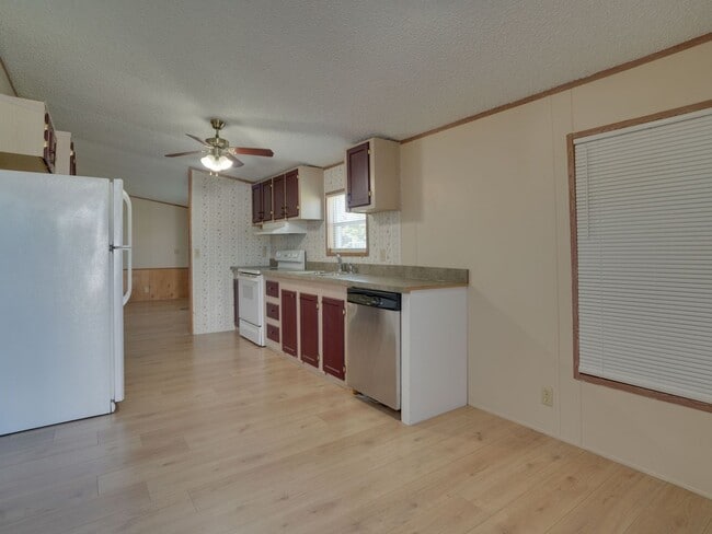 Building Photo - 3 Bedroom Single Family Home in Lady Lake