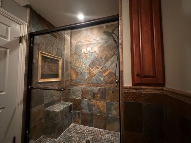 Building Photo - Stunning 4+2 Pool Home Home In Westlake Hi...