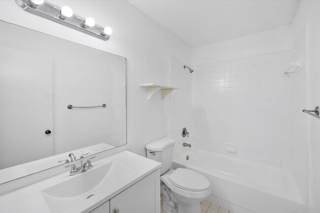 Building Photo - 1500 Jefferson Dr