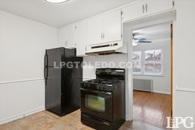 Building Photo - 606 W Poinsetta Ave