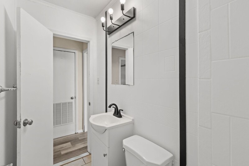 Building Photo - 1208 N D St