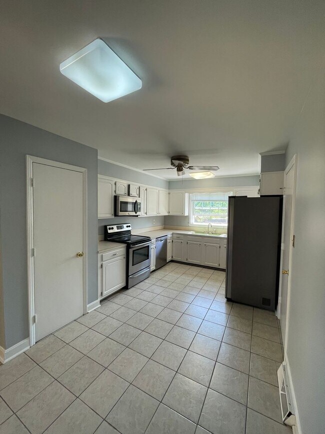 Building Photo - 7327 Meadowdale Ln