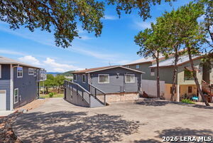 Building Photo - 2681 Lakeview Dr