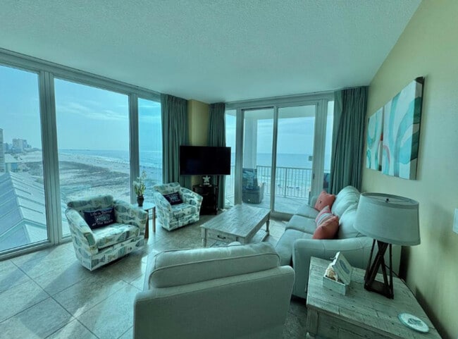 Building Photo - 521 W Beach Blvd