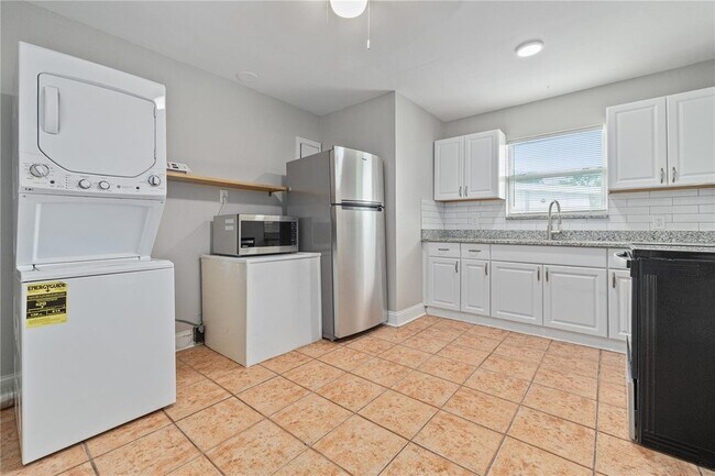 Building Photo - 917 30th Ave N