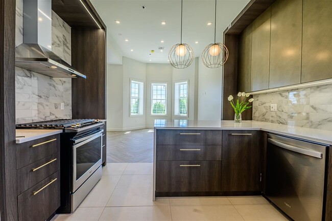 Building Photo - 487 Palisade Ave