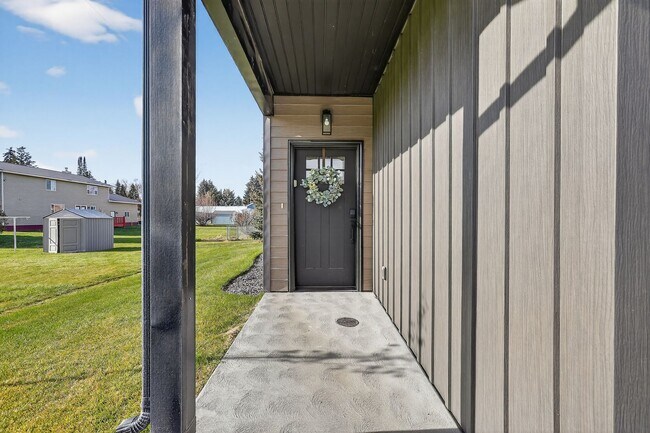 Building Photo - Beautiful 3 Bed, 2.5 Bath Townhome in Ashton