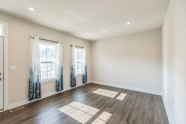 Building Photo - 8327 Legacy Cir E