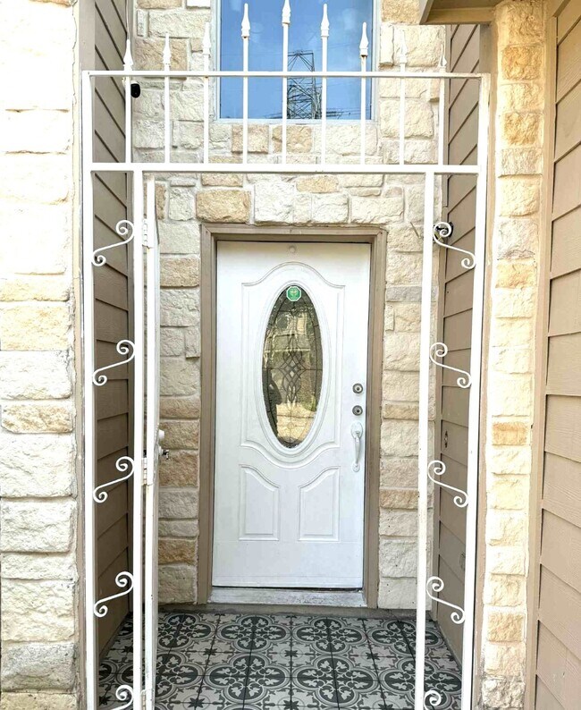 Building Photo - 10904 Panther Ct