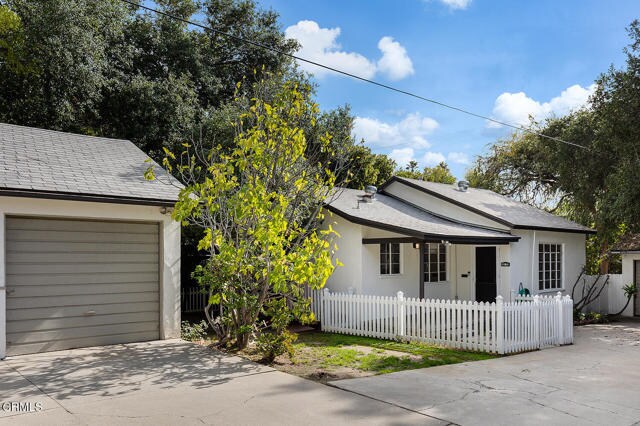 Building Photo - 1070 E Woodbury Rd