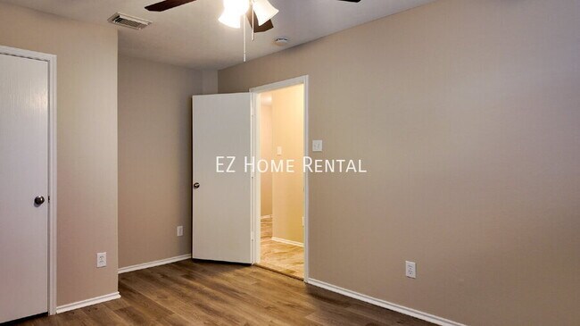 Building Photo - 23919 Clipper Hill Ln