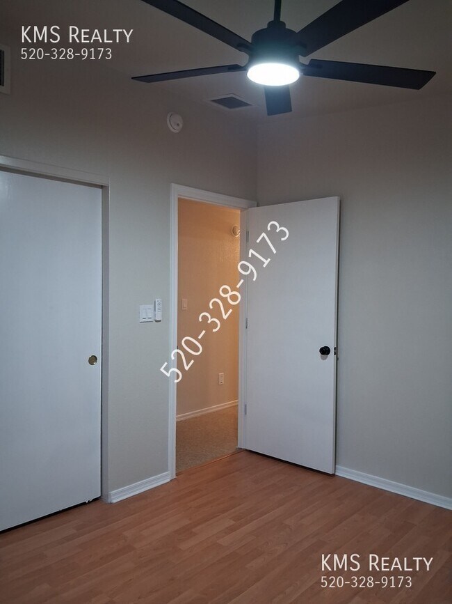 Building Photo - 2867 N Tolman Dr