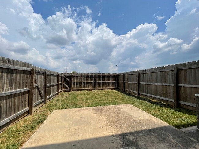 Building Photo - Townhome for rent