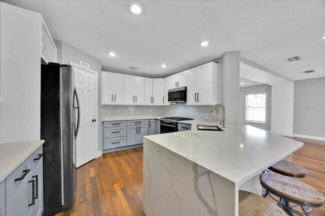 Building Photo - 409 Rona Ln
