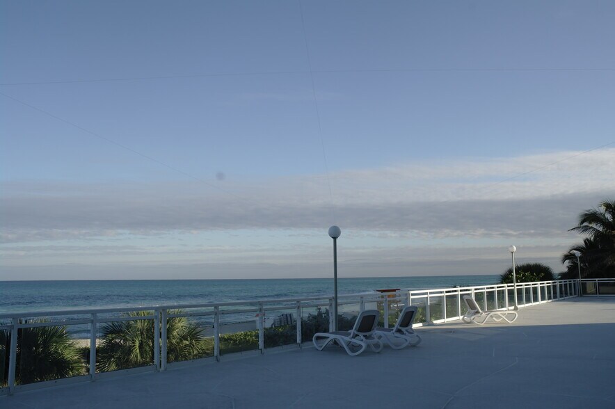 Building Photo - 7135 Collins Ave