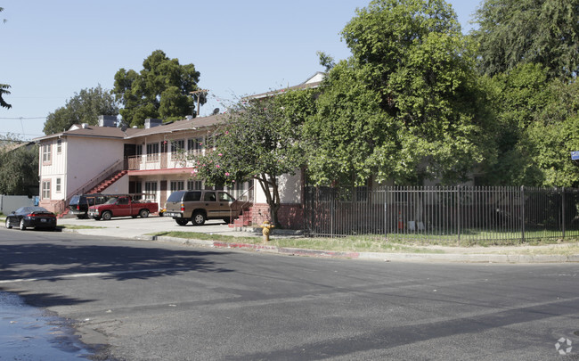 Primary Photo - 6951 Simpson Ave