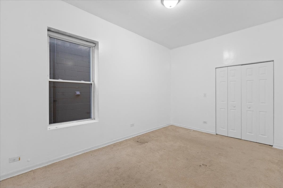 Building Photo - 4404 S Prairie Ave