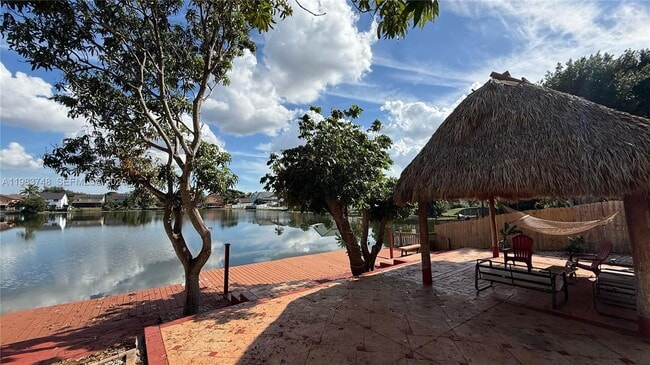 Building Photo - 1001 SW 98th Ave