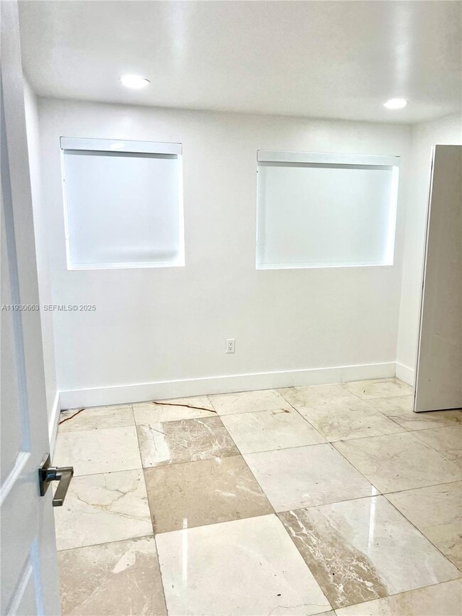 Building Photo - 2536 Flamingo Ln