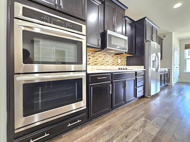 Building Photo - 8820 Englewood Farms Dr