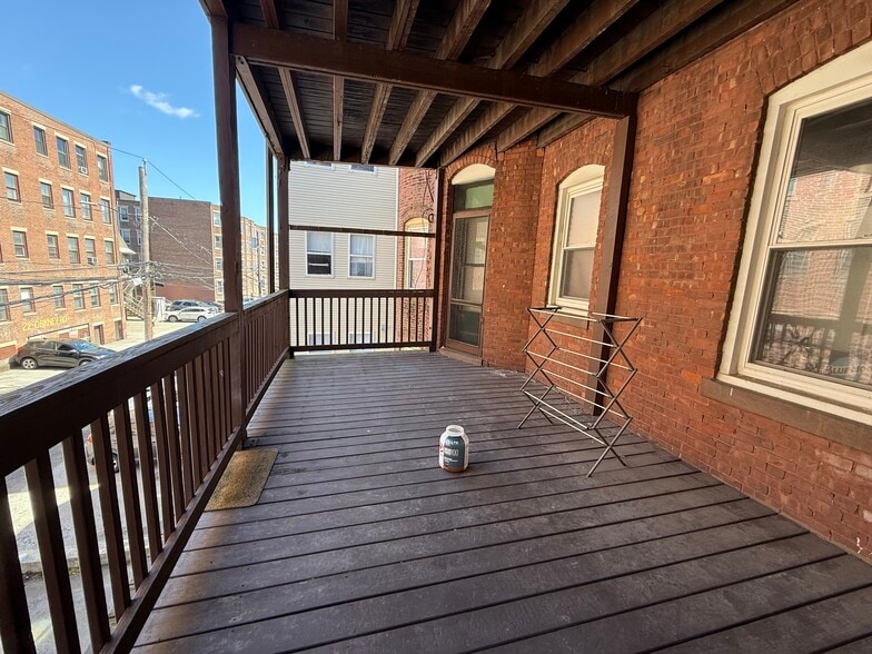 Building Photo - 1908 Beacon St