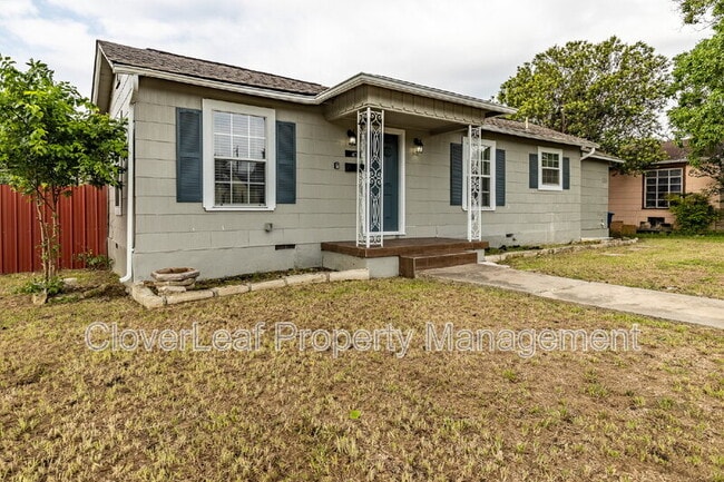 Primary Photo - 402 W Wildwood Dr