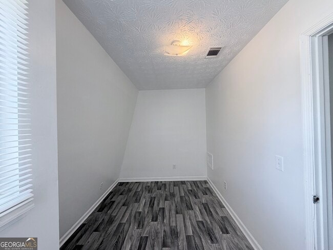 Building Photo - 460 Rustwood Dr