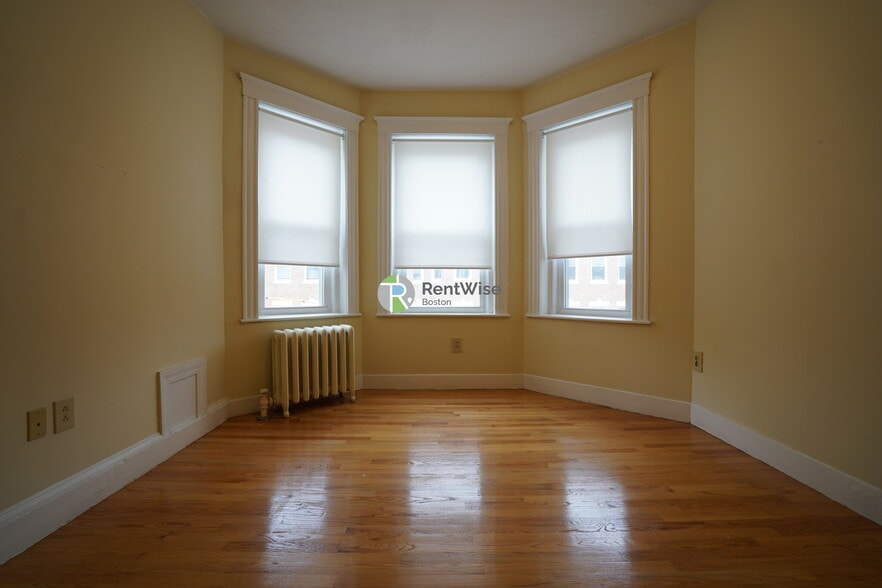 Building Photo - 236 Kelton St