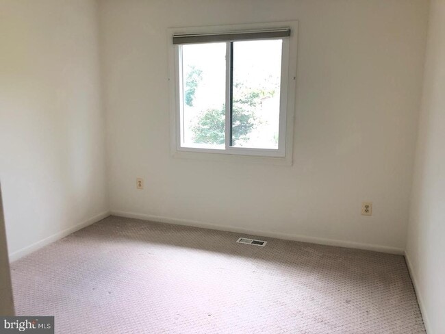 Building Photo - 3005 Mission Square Dr