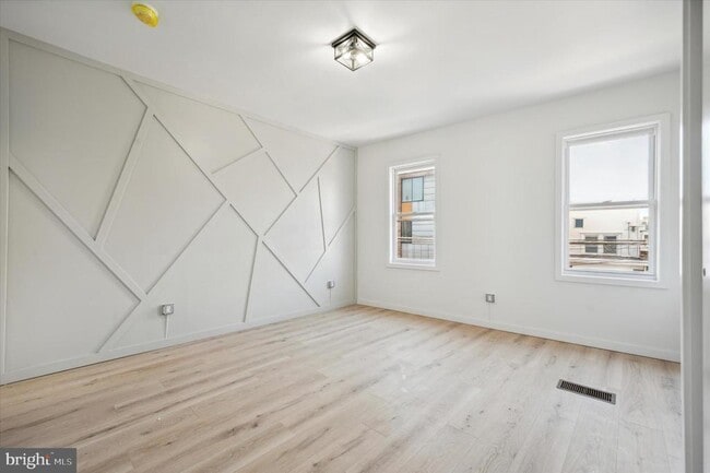 Building Photo - 1853 Tulip St