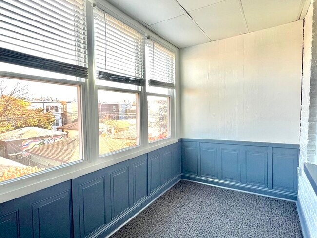 Building Photo - 2447 N Mozart St