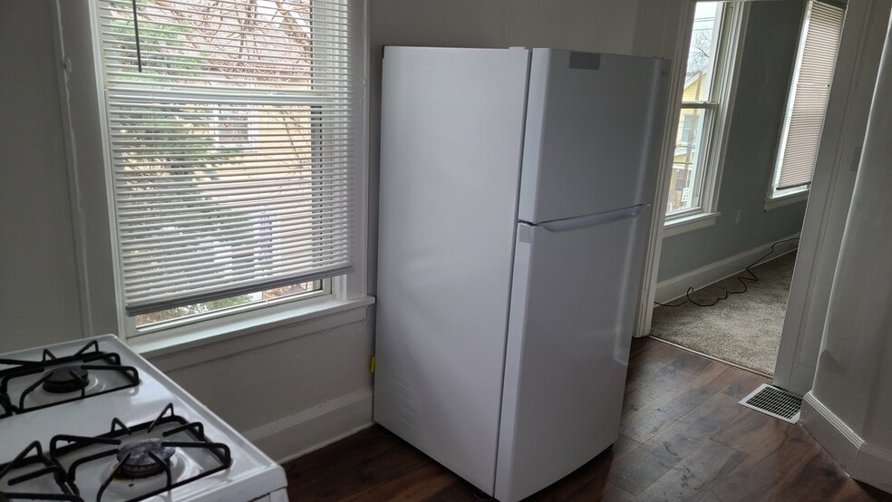 Building Photo - 407 E Ross Ave