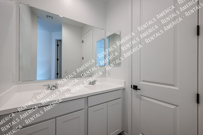 Building Photo - 4841 S Carver-