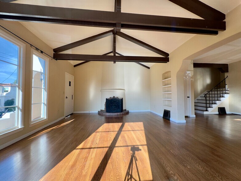 Building Photo - 1645 Scenic Ave