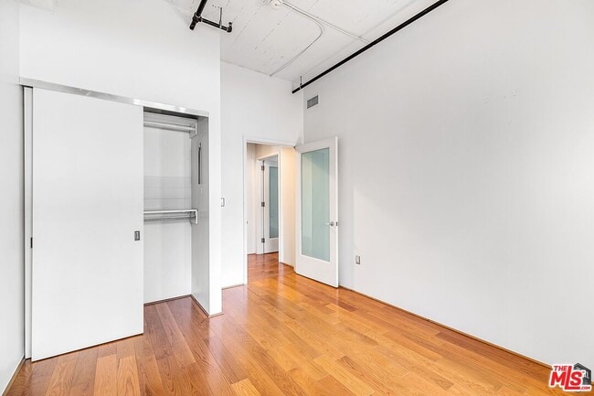 Building Photo - 200 N San Fernando Rd