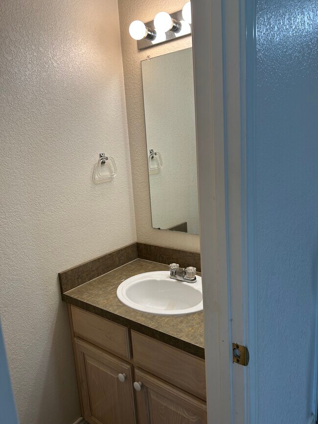 Building Photo - 2920 W Parnell St