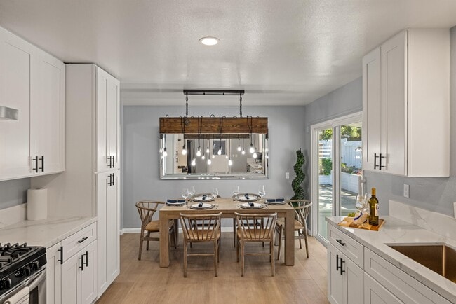 Building Photo - 1571 David Ave