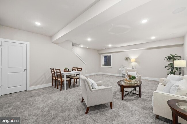 Building Photo - 1334 S Quinn St