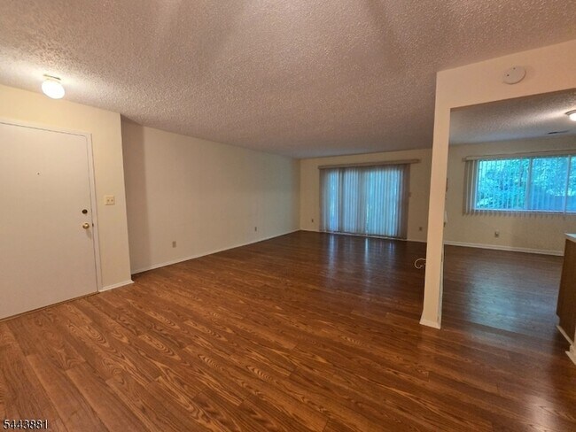 Building Photo - 71 Drake Ln