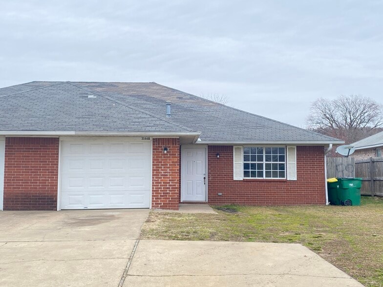 Primary Photo - 3166 Singletree Ave