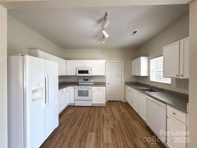 Building Photo - 9402 Darwick St